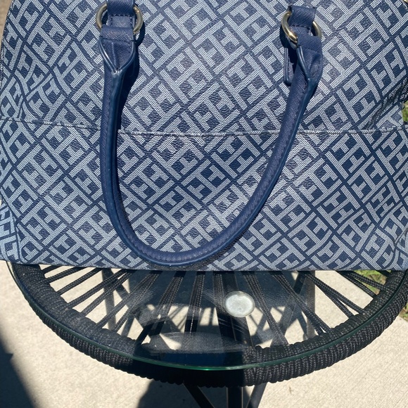 Tommy Hilfiger - Picture 2 of 5